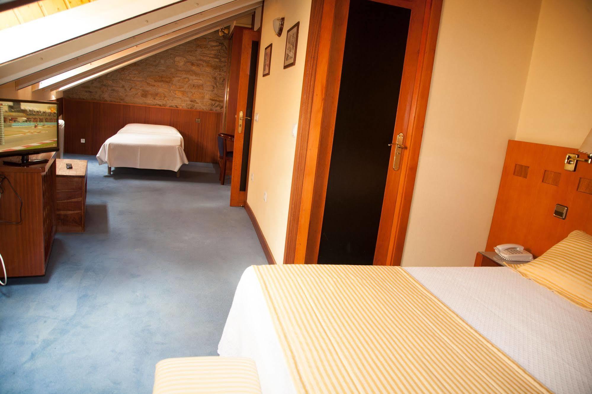 Hotel Entrecercas Santiago de Compostela Exterior photo
